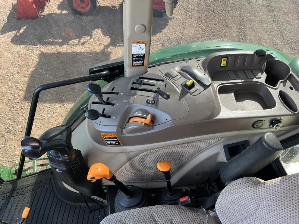 Image for 2022 John Deere 6105E