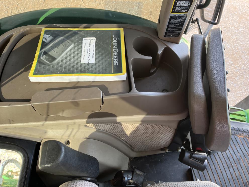 Image for 2022 John Deere 6105E