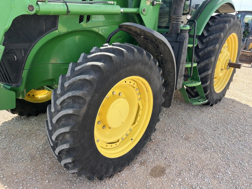 Image for 2011 John Deere 7200R