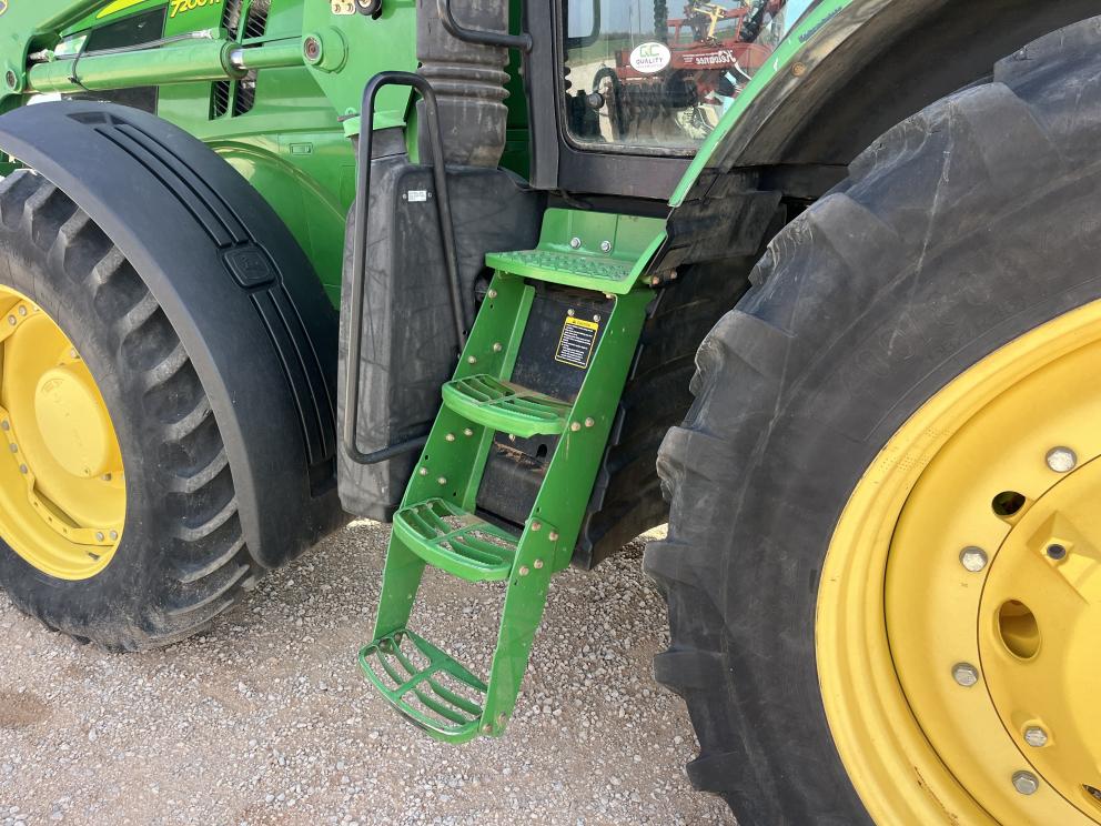 Image for 2011 John Deere 7200R