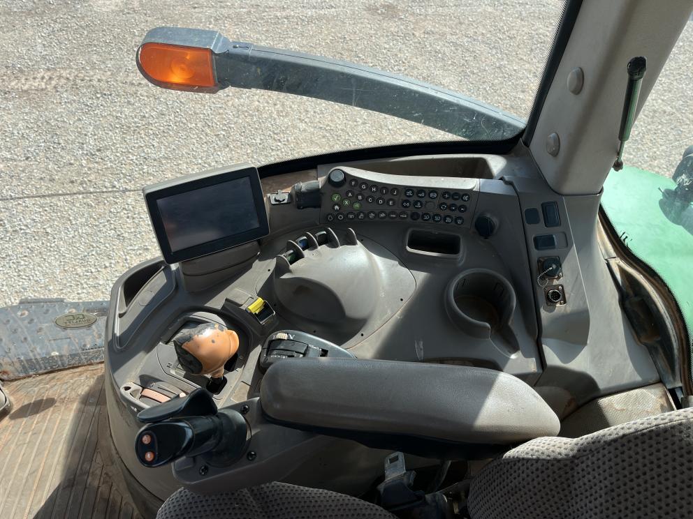 Image for 2011 John Deere 7200R