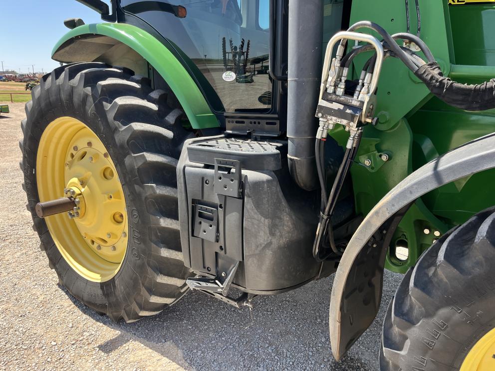 Image for 2011 John Deere 7200R