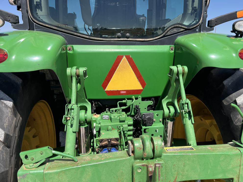 Image for 2011 John Deere 7200R