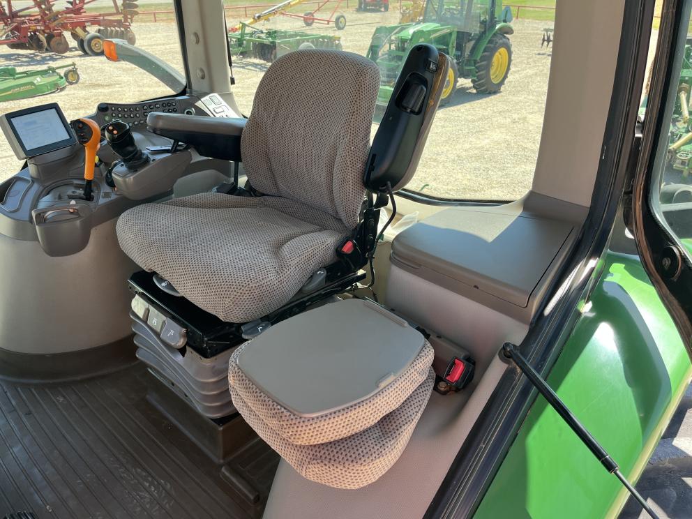 Image for 2011 John Deere 7200R