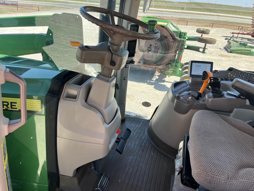 Image for 2011 John Deere 7200R