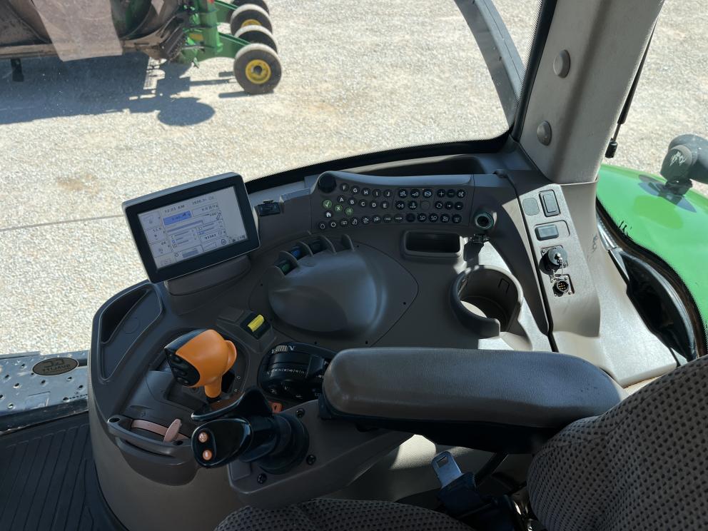 Image for 2011 John Deere 7200R