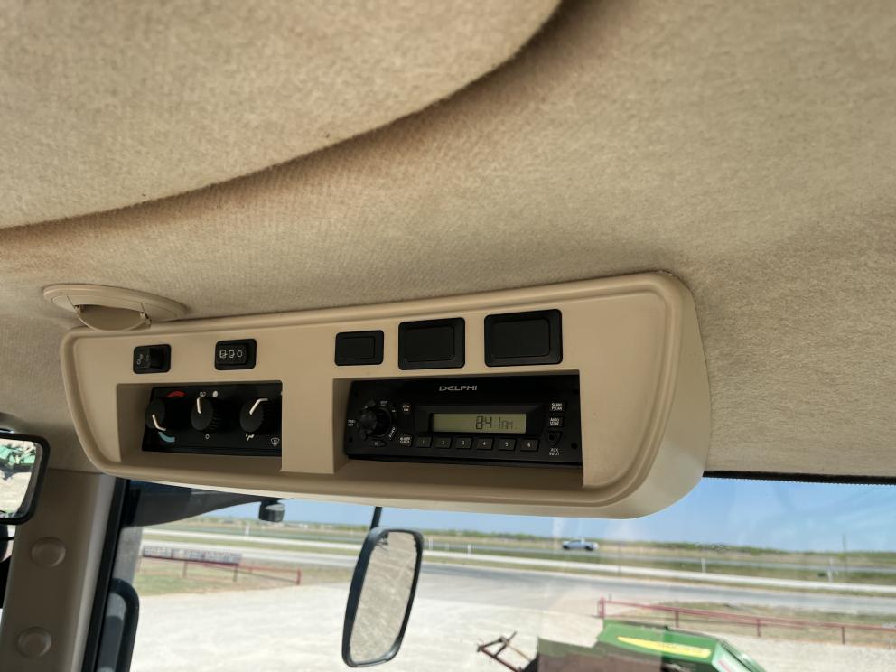 Image for 2011 John Deere 7200R