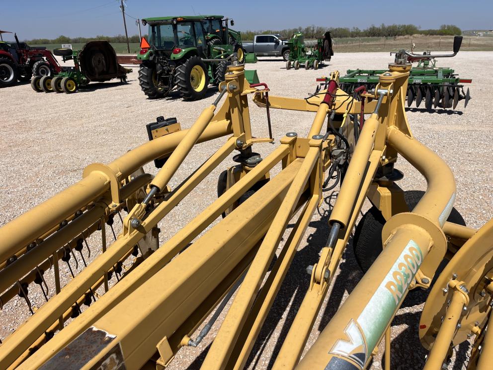 Image for 2012 Vermeer R2300