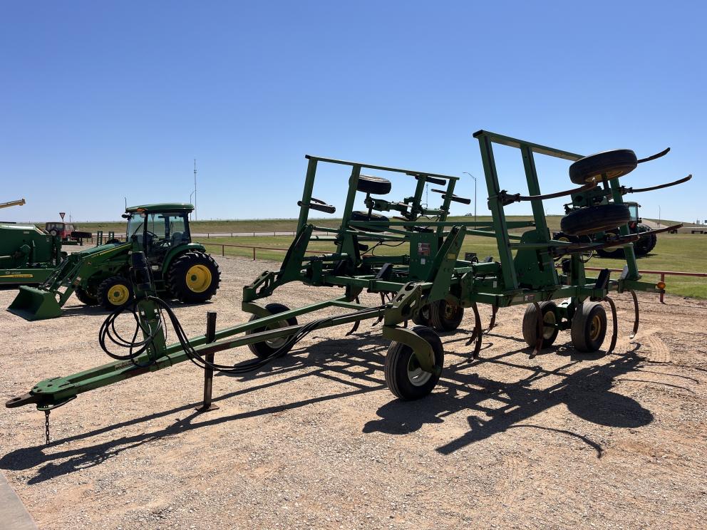 Image for 2001 John Deere 2400