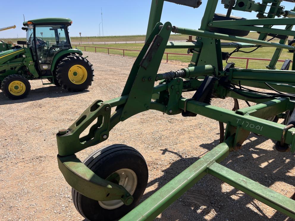 Image for 2001 John Deere 2400