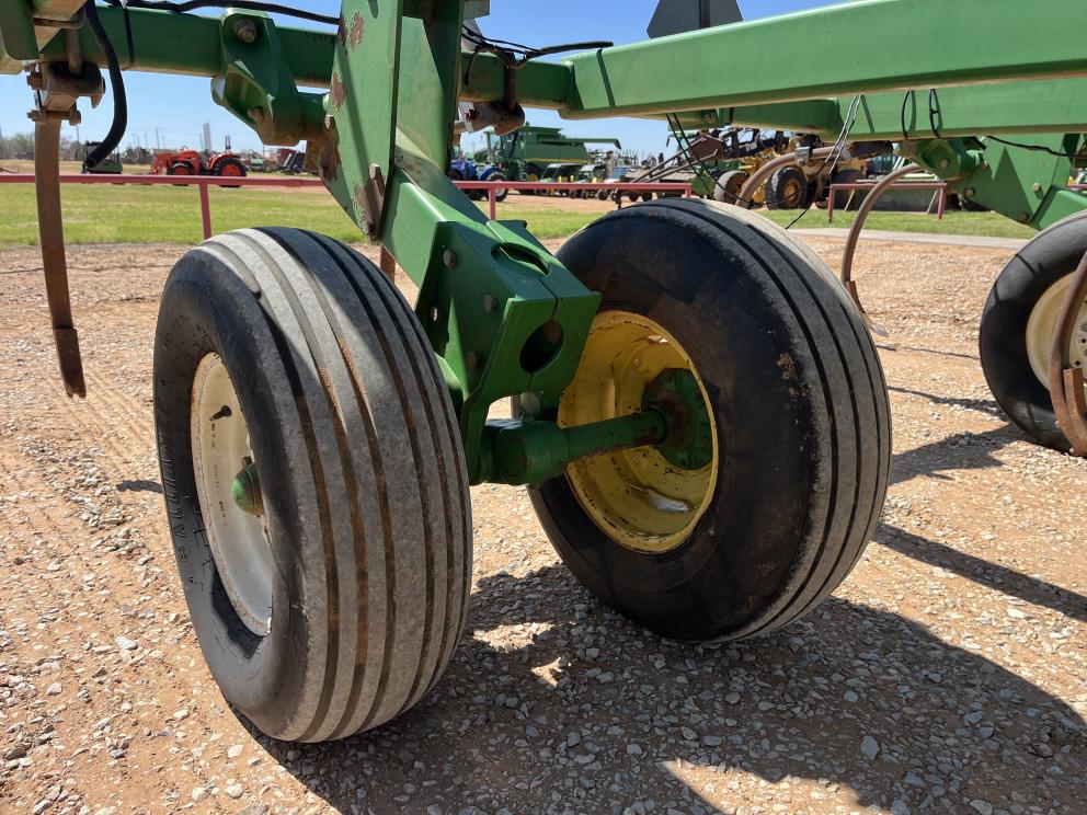 Image for 2001 John Deere 2400