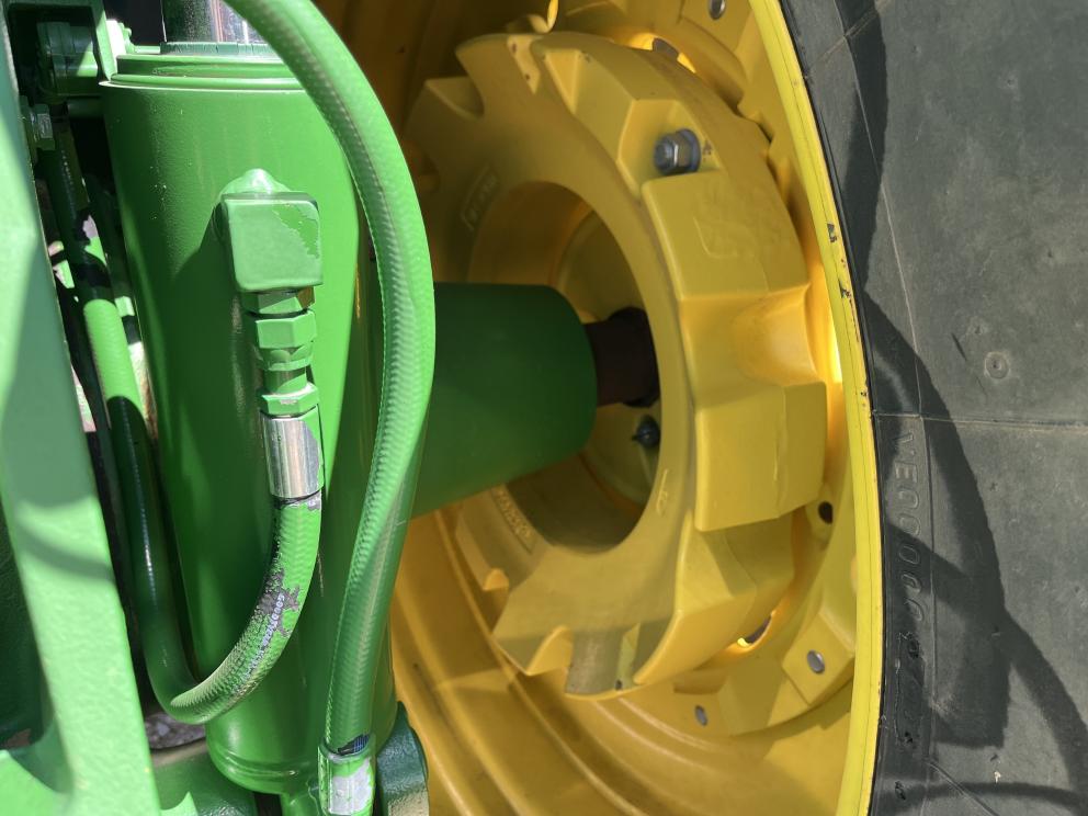 Image for 2013 John Deere 7215R