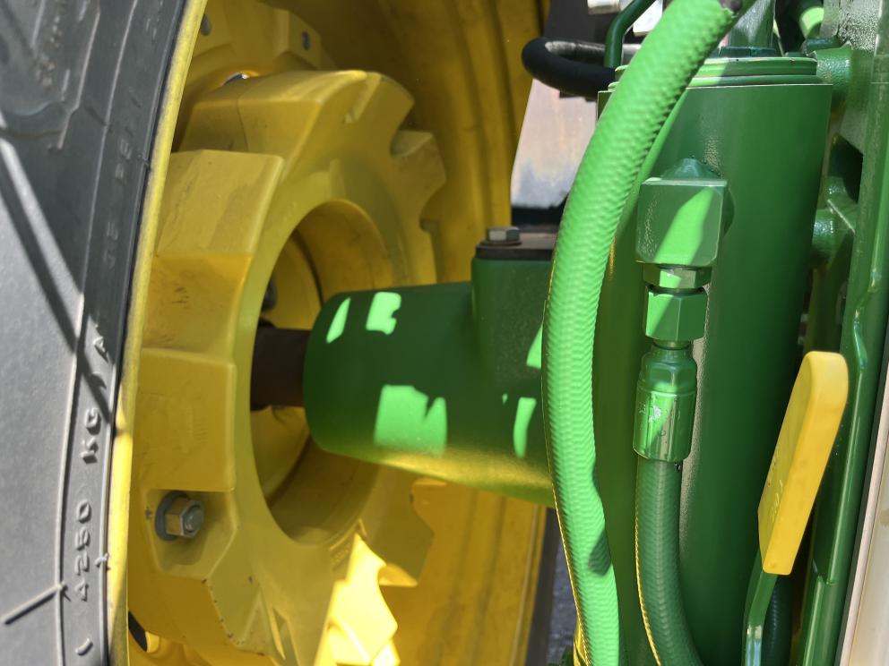 Image for 2013 John Deere 7215R