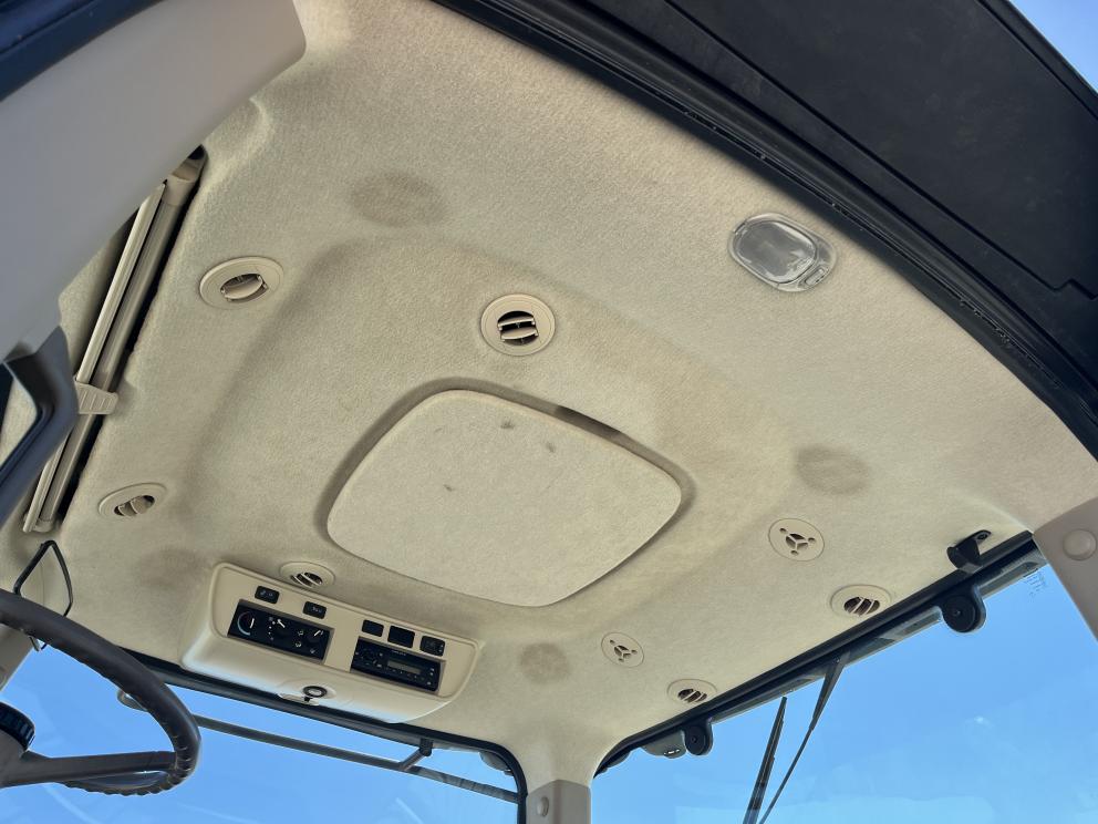 Image for 2013 John Deere 7215R