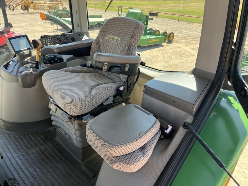 Image for 2013 John Deere 7215R