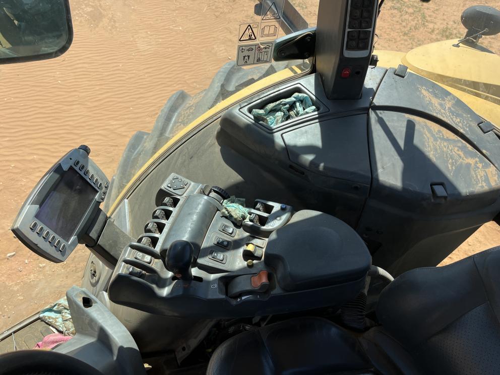 Image for 2015 Challenger MT675E