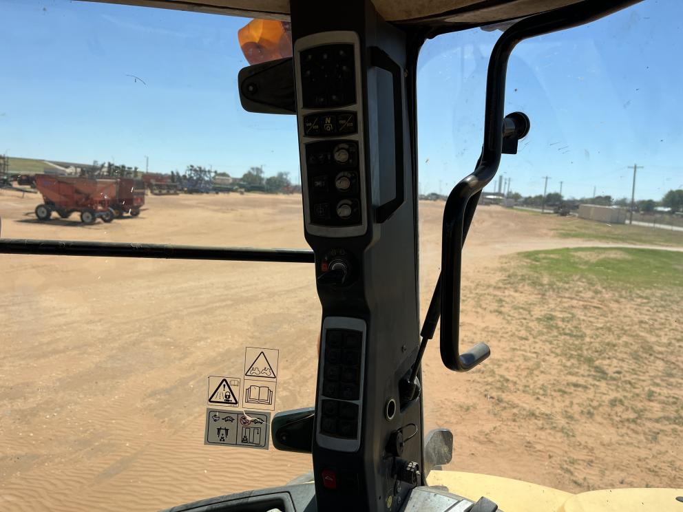 Image for 2015 Challenger MT675E