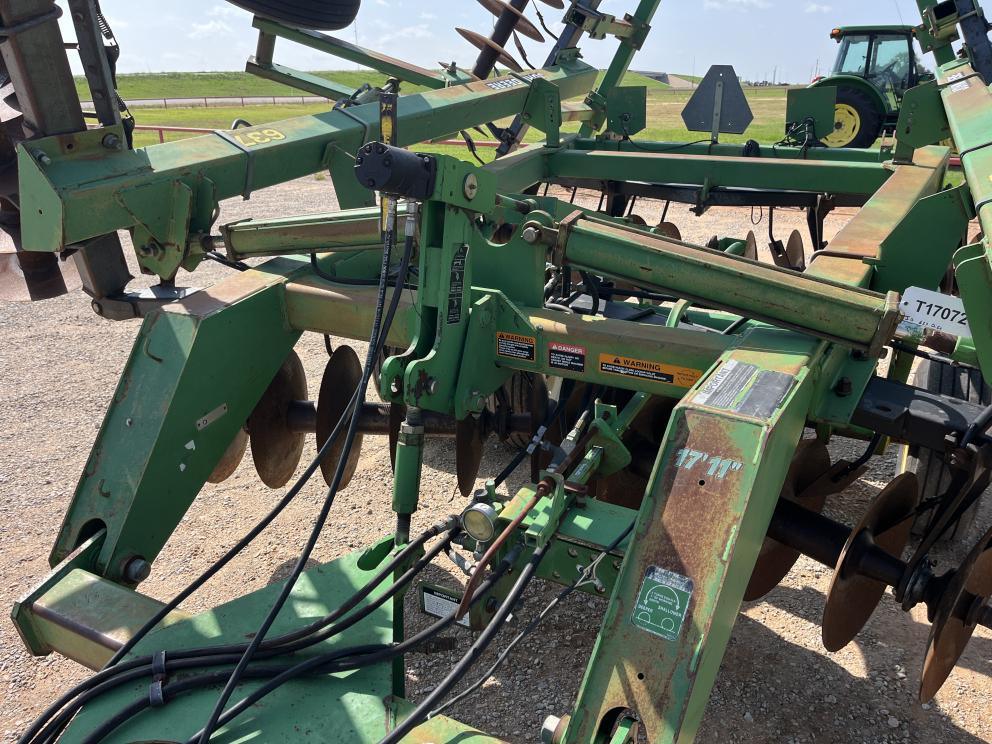 Image for 2000 John Deere 637