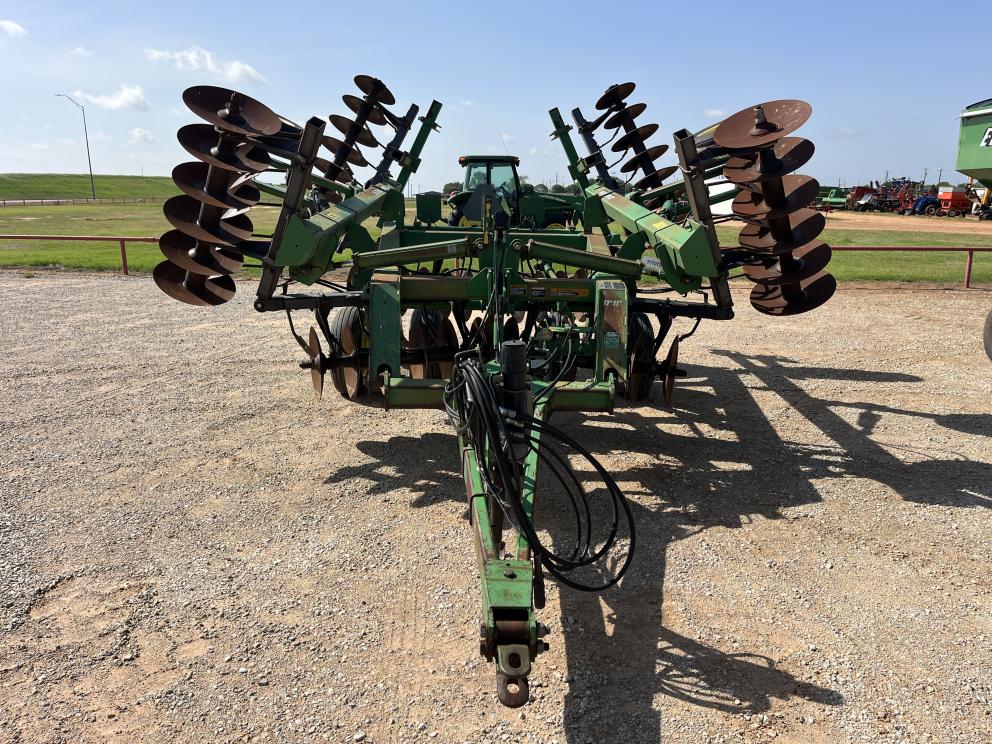 Image for 2000 John Deere 637