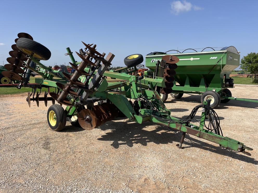 Image for 2000 John Deere 637