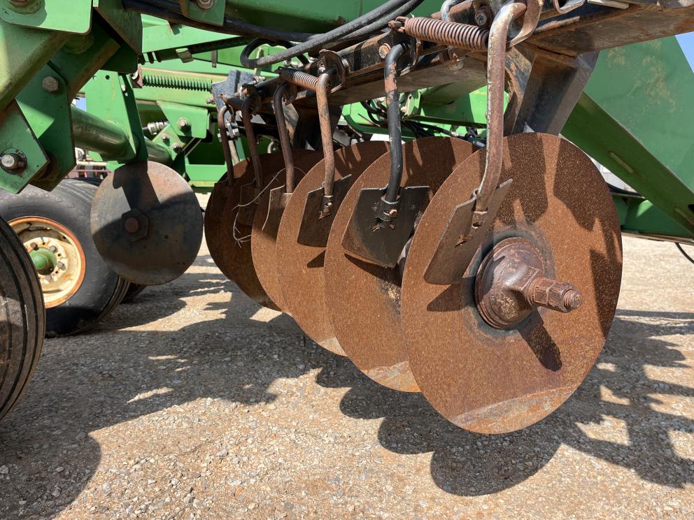 Image for 2000 John Deere 637