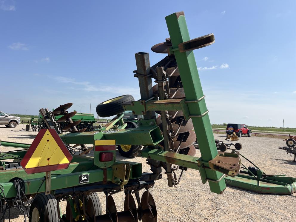 Image for 2000 John Deere 637