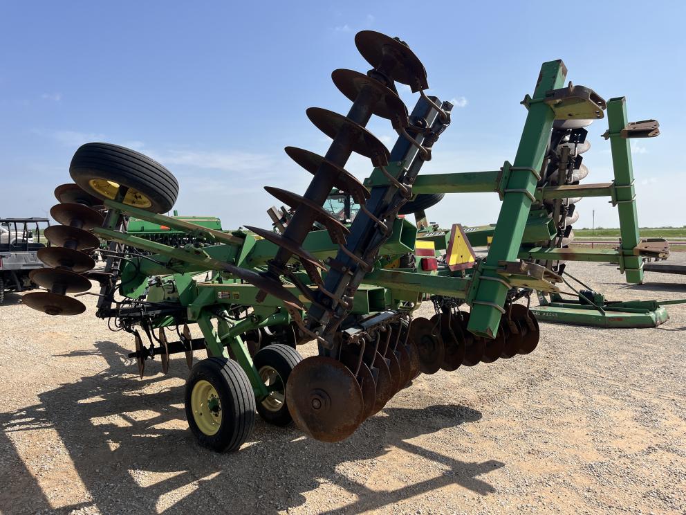 Image for 2000 John Deere 637