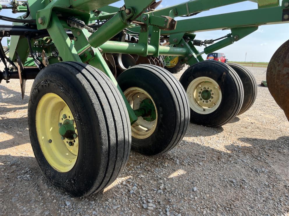 Image for 2000 John Deere 637