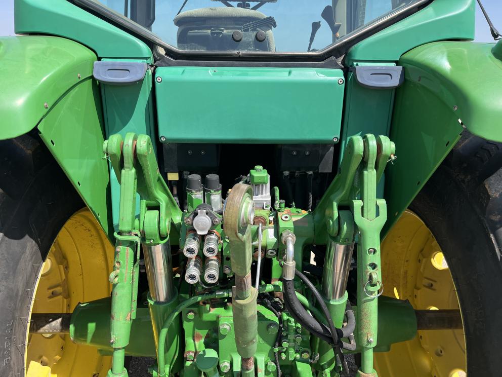 Image for 2004 John Deere 7420