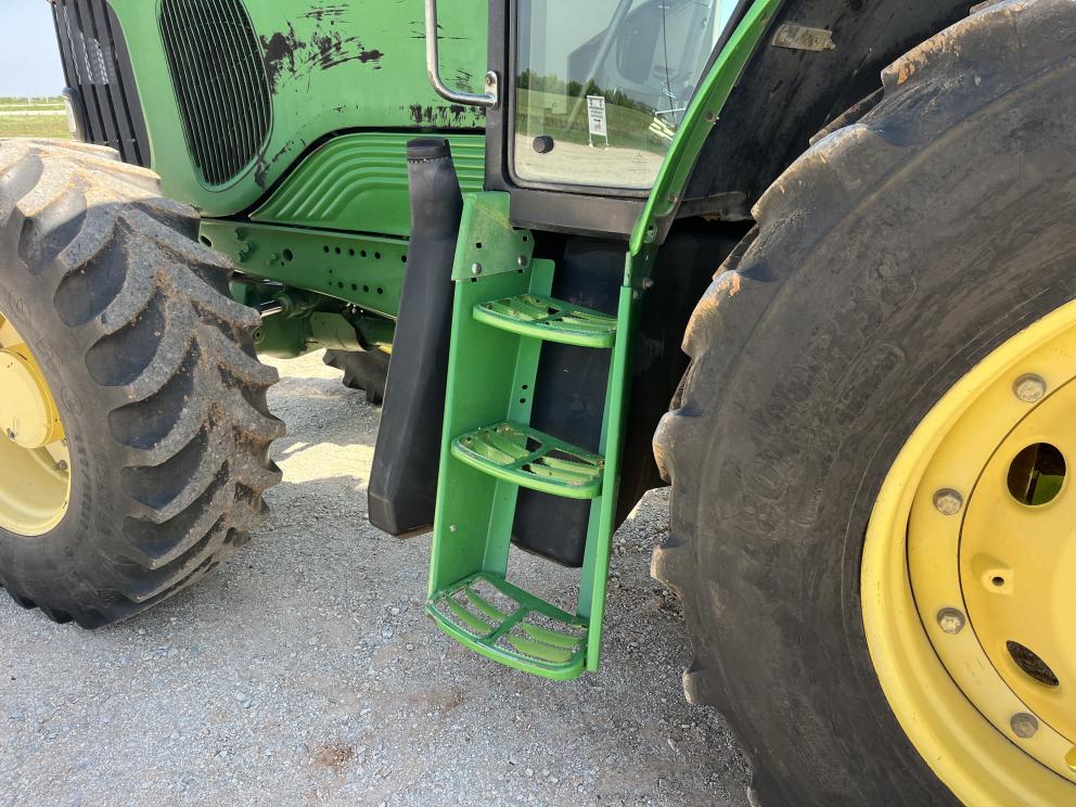 Image for 2004 John Deere 7420