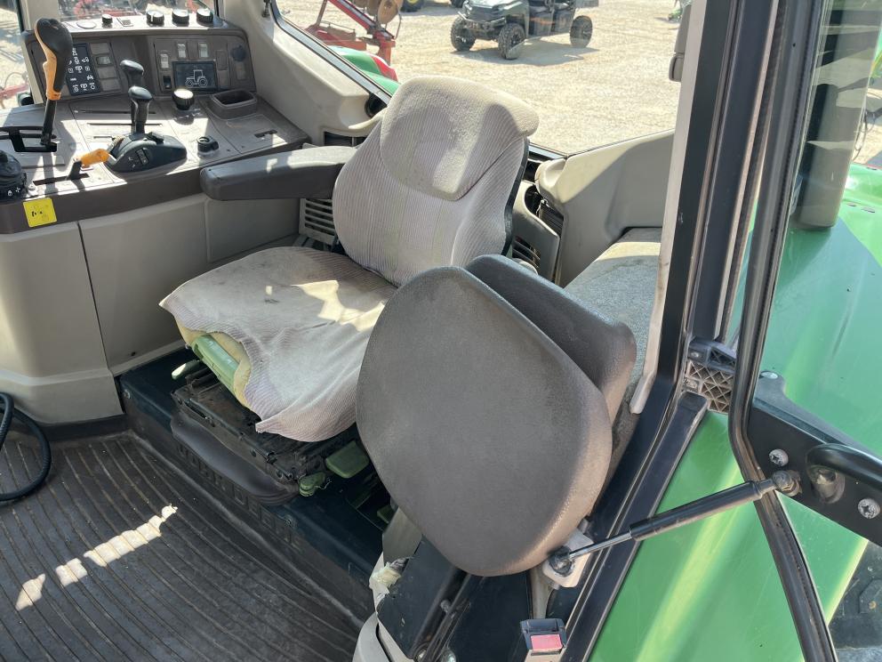 Image for 2004 John Deere 7420