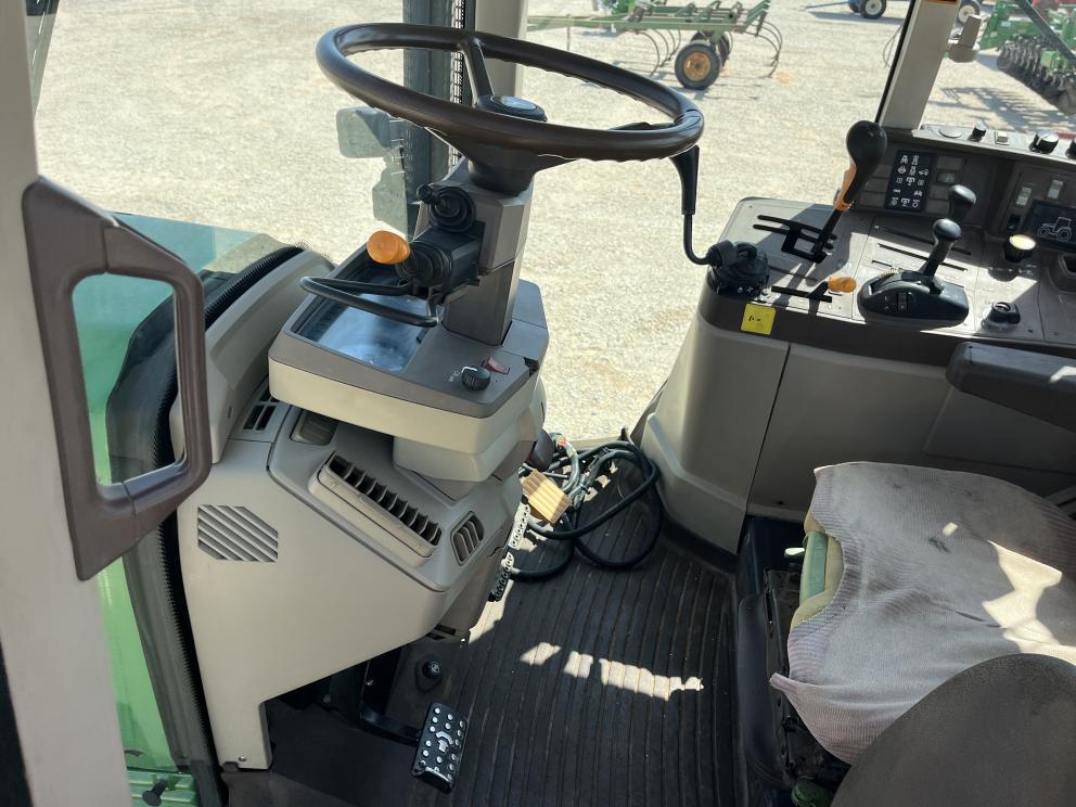 Image for 2004 John Deere 7420