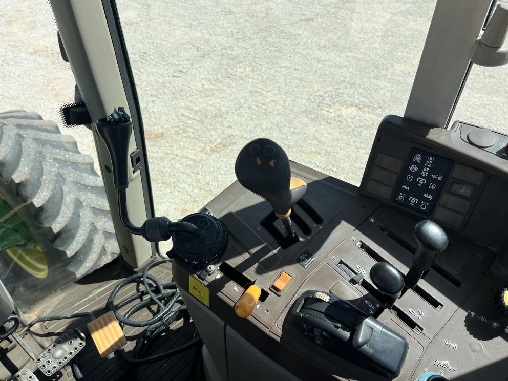 Image for 2004 John Deere 7420