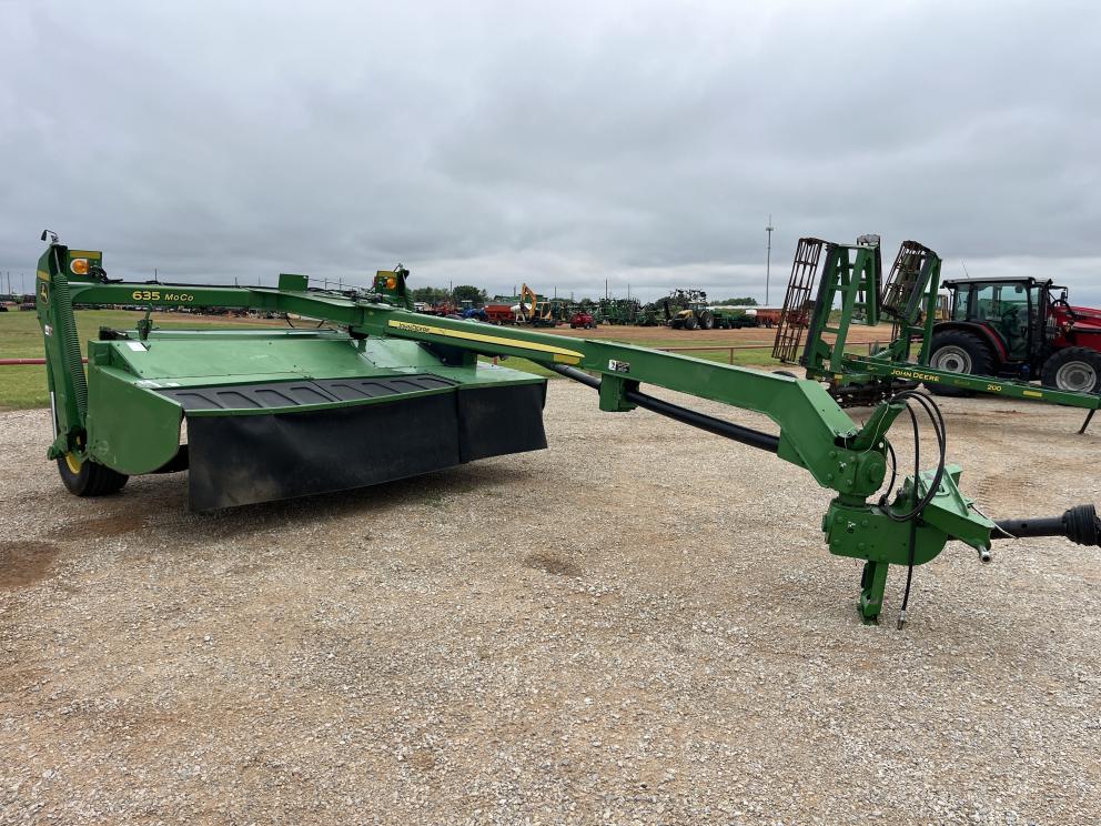 Image for 2016 John Deere 635