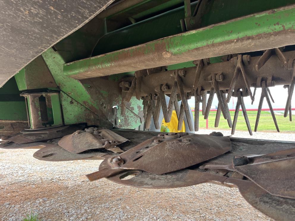 Image for 2016 John Deere 635