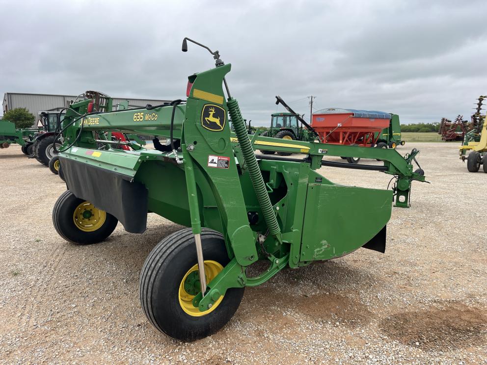 Image for 2016 John Deere 635