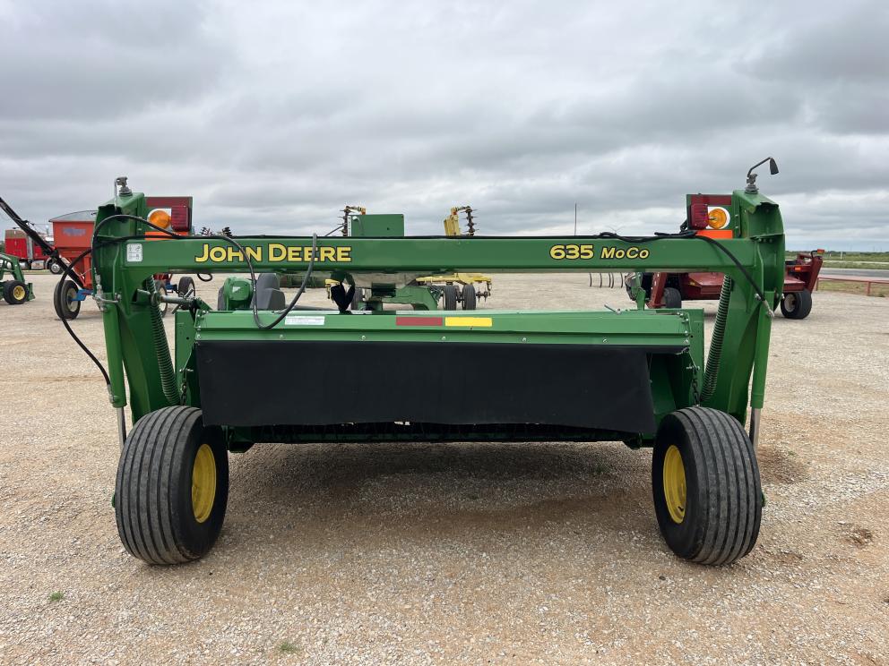 Image for 2016 John Deere 635