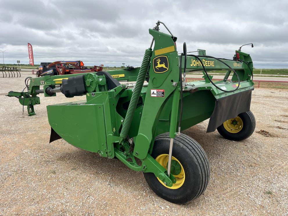 Image for 2016 John Deere 635