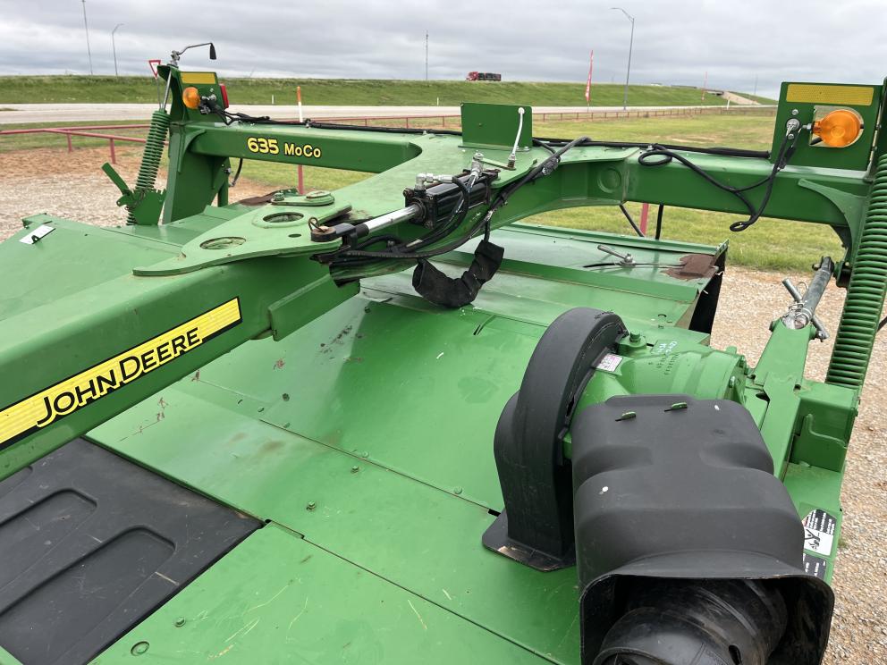 Image for 2016 John Deere 635