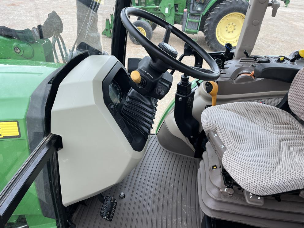 Image for 2019 John Deere 5100M
