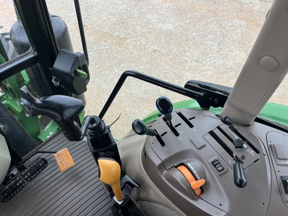 Image for 2019 John Deere 5100M