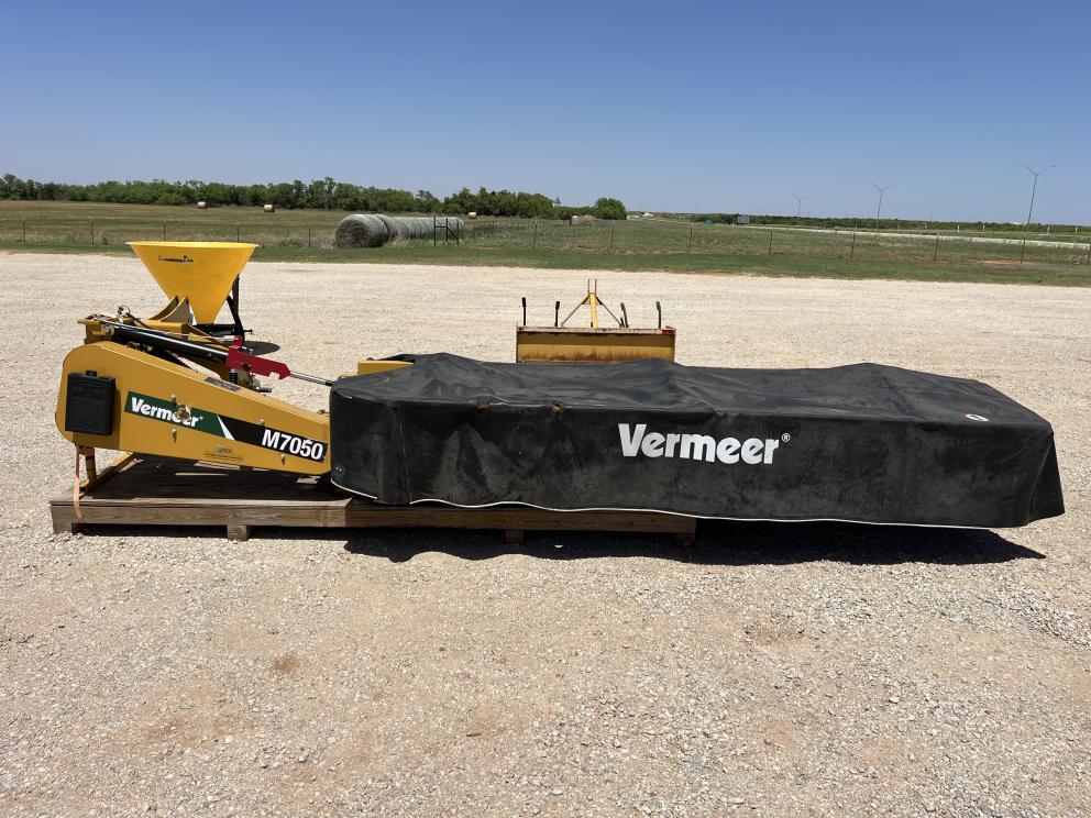 Image for 2021 Vermeer M7050