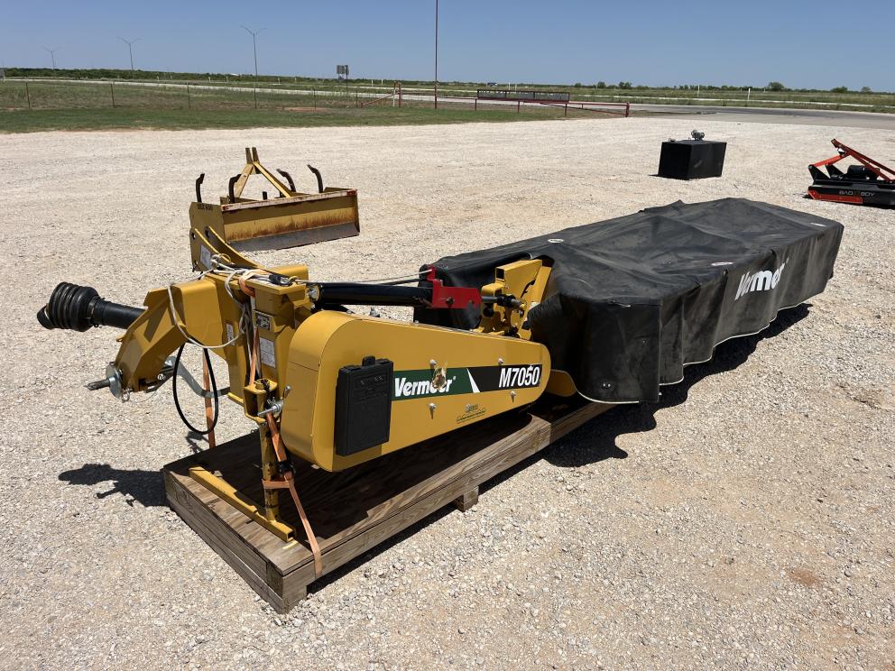 Image for 2021 Vermeer M7050