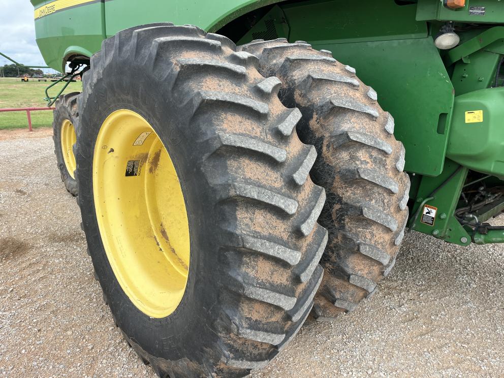Image for 2011 John Deere S670