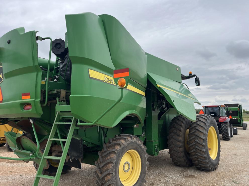 Image for 2011 John Deere S670