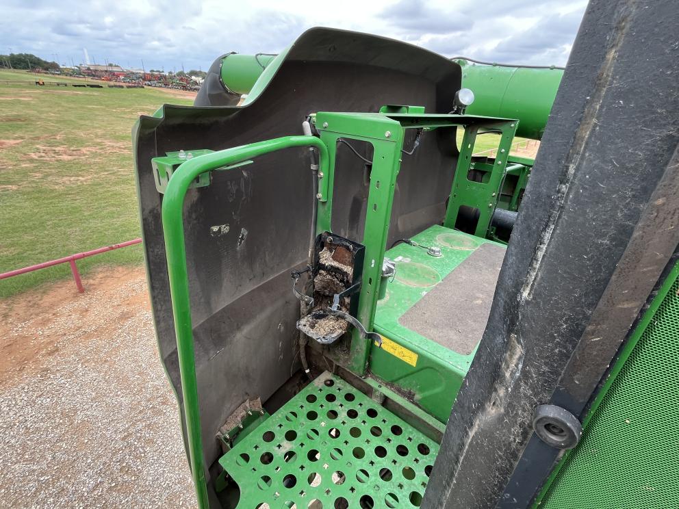 Image for 2011 John Deere S670