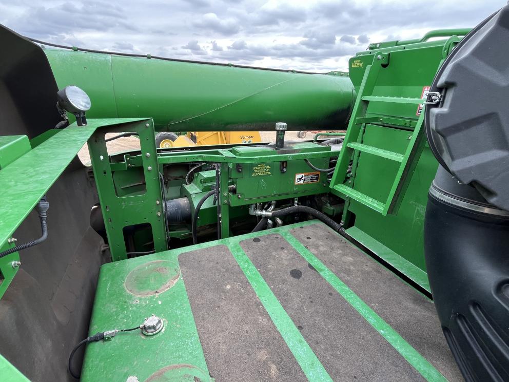 Image for 2011 John Deere S670