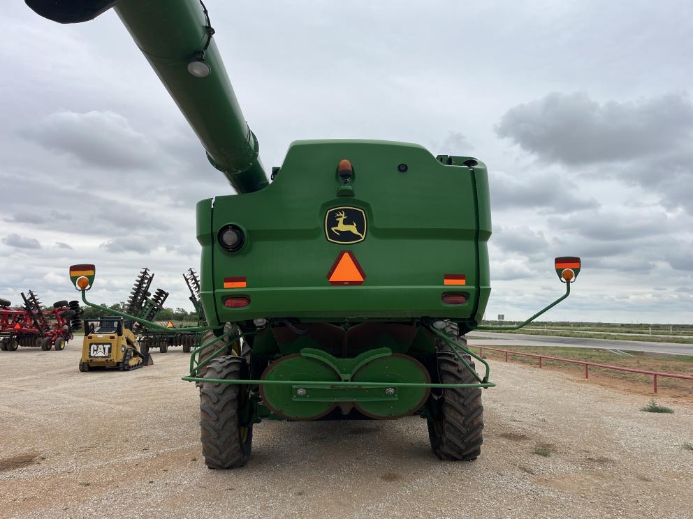Image for 2011 John Deere S670