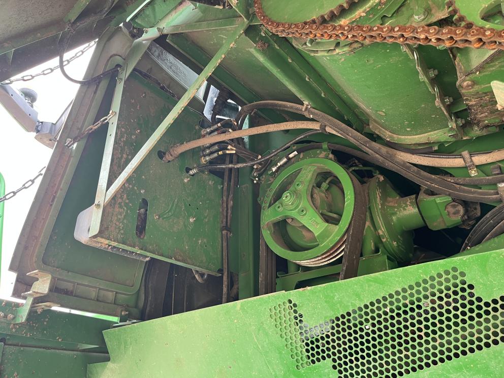 Image for 2011 John Deere S670