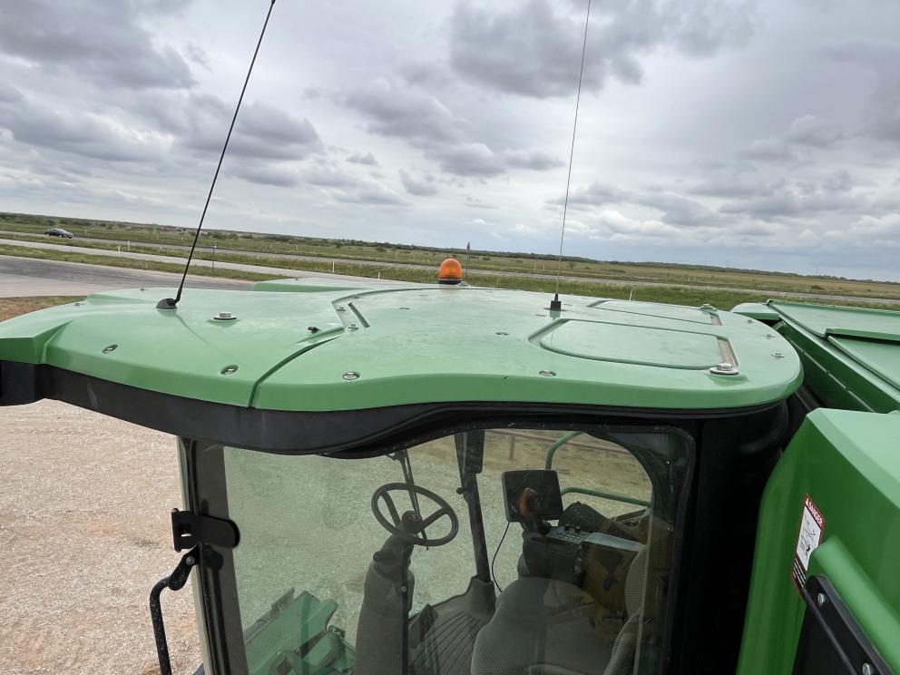 Image for 2011 John Deere S670